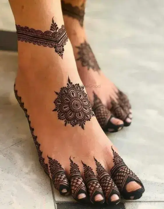 New Mehndi Designs for the Legs